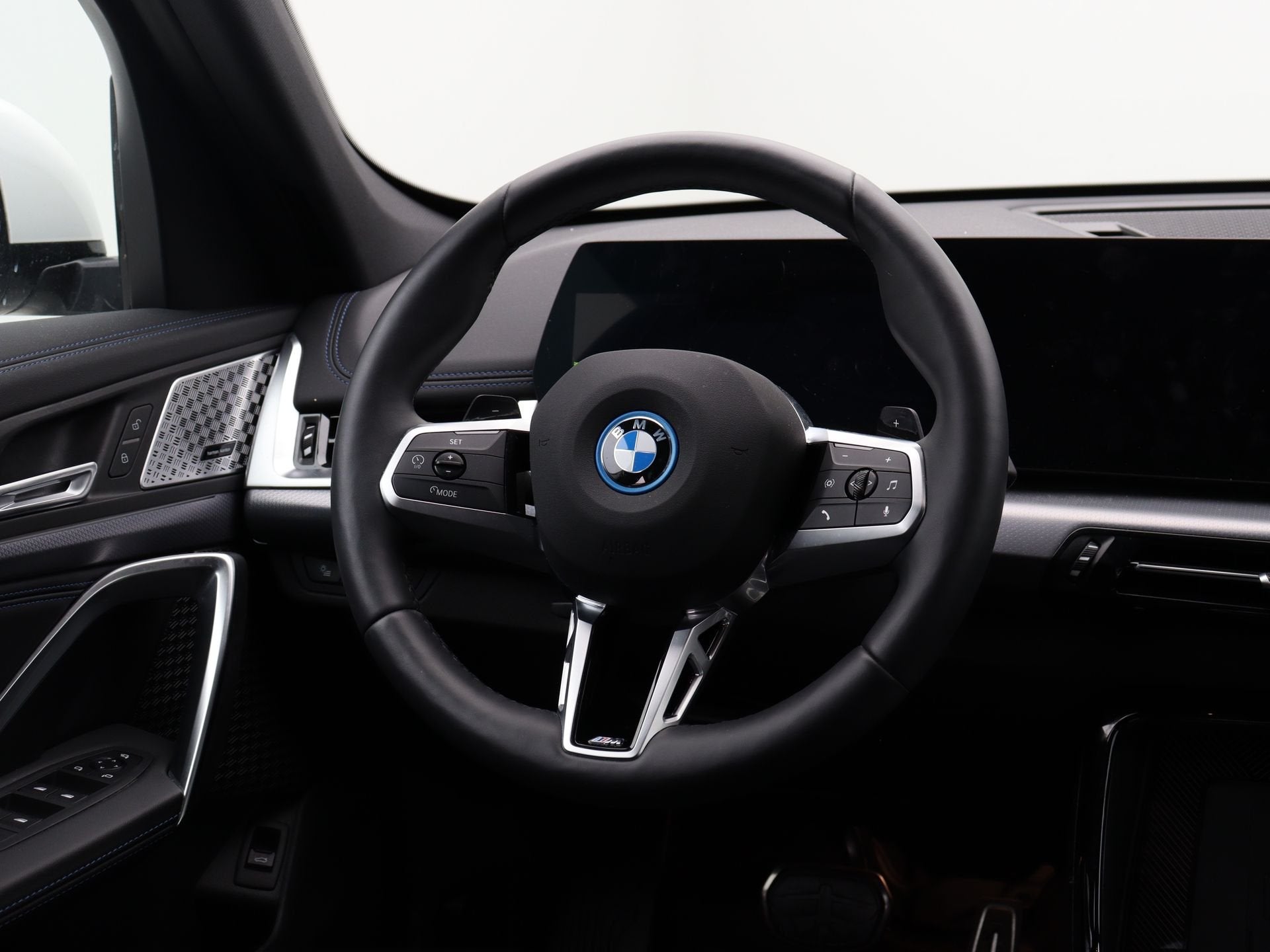 BMW X1 xDrive25e M-Sport Pro (bj 2025, automaat), Auto's, Dealer onderhouden, Gebruikt, Euro 6, Met garantie (alle)