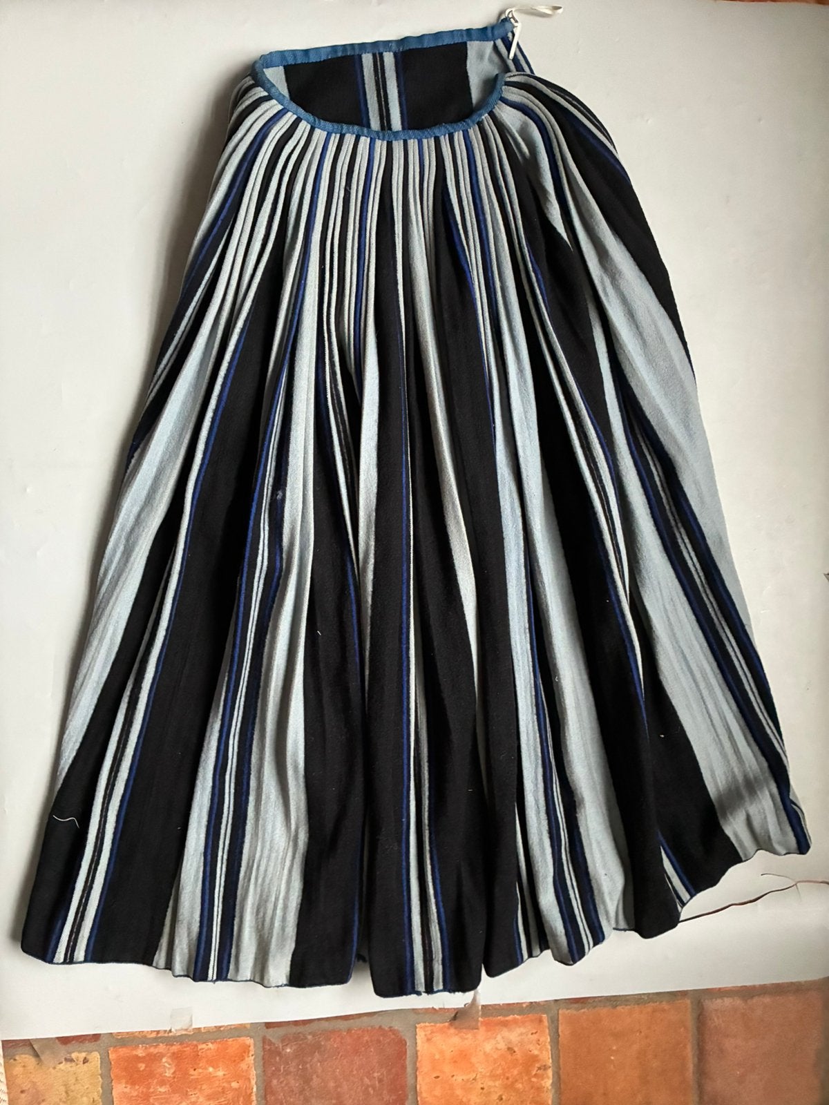 Originele traditionele Volendamse rok, Ophalen of Verzenden, Zo goed als nieuw, Blauw, Onder de knie