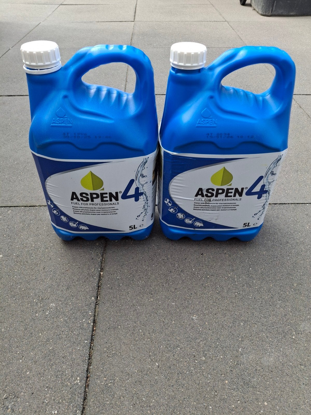 2 lege jerrycans 5 liter per, Ophalen