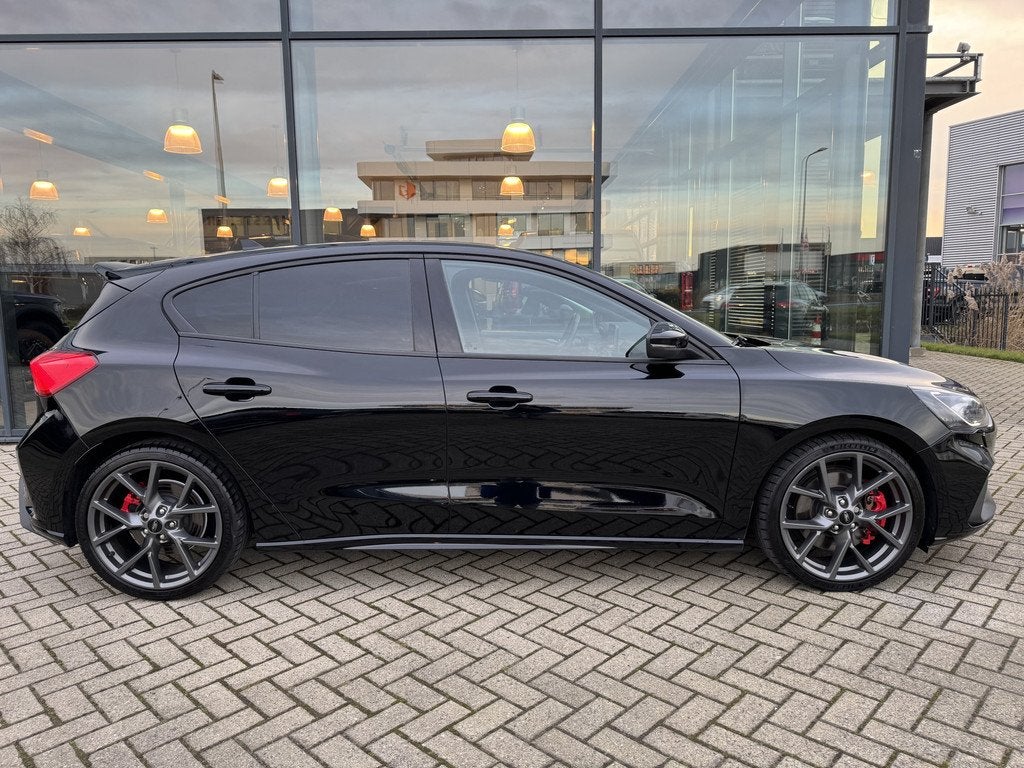 Ford Focus 2.3 EcoBoost ST-3 | Head-up | Performance Pack |, 4 cilinders, Origineel Nederlands, Handgeschakeld, 1600 kg