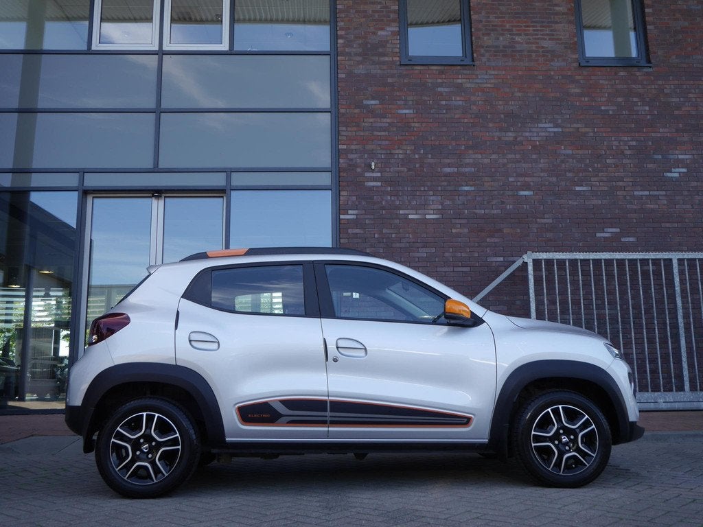 Dacia Spring Expression 27 kWh | Achteruitrijcamera | Parkee, Auto's, Gebruikt, Zwart, 38 min, Parkeersensor