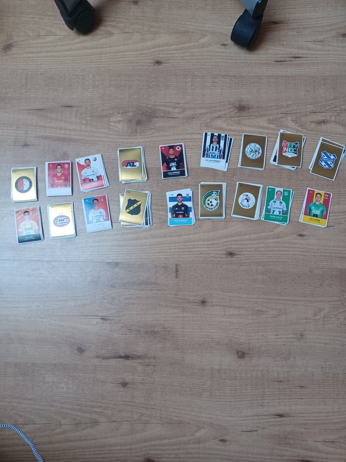plus voetbal stickers ruilen, Ophalen