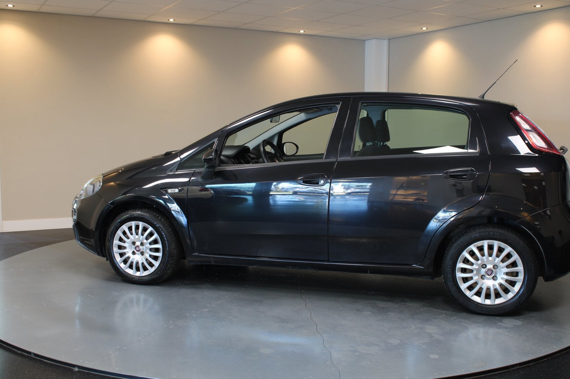 Fiat Punto Evo 1.2 *Apple Carplay/Android Auto* Airco|Cruise, Auto's, Fiat, Voorwielaandrijving, 1242 cc, 4 cilinders, 400 kg