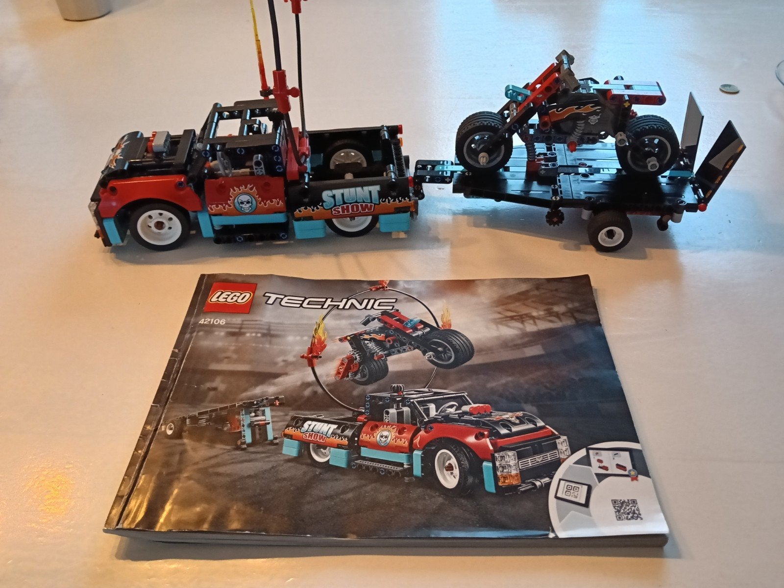 Lego Technic motor stuntshow 42106, Ophalen of Verzenden, Zo goed als nieuw