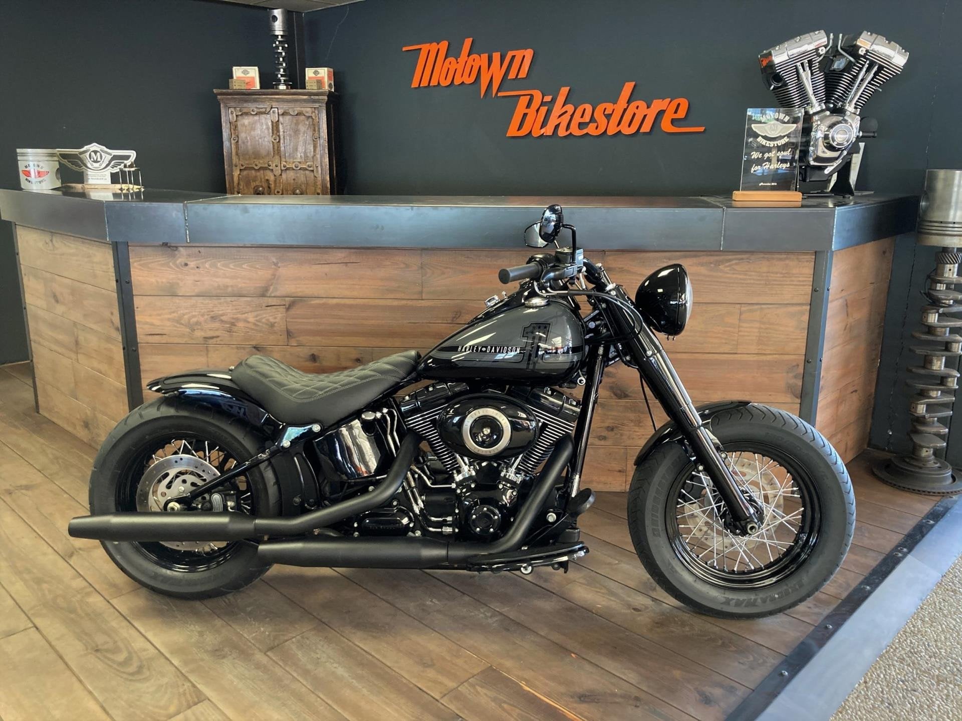 Harley Davidson FLS Softail Custom Special Paint Custom Rear, Info@harley-davidson.com, Bedrijf, Meer dan 35 kW, Overig