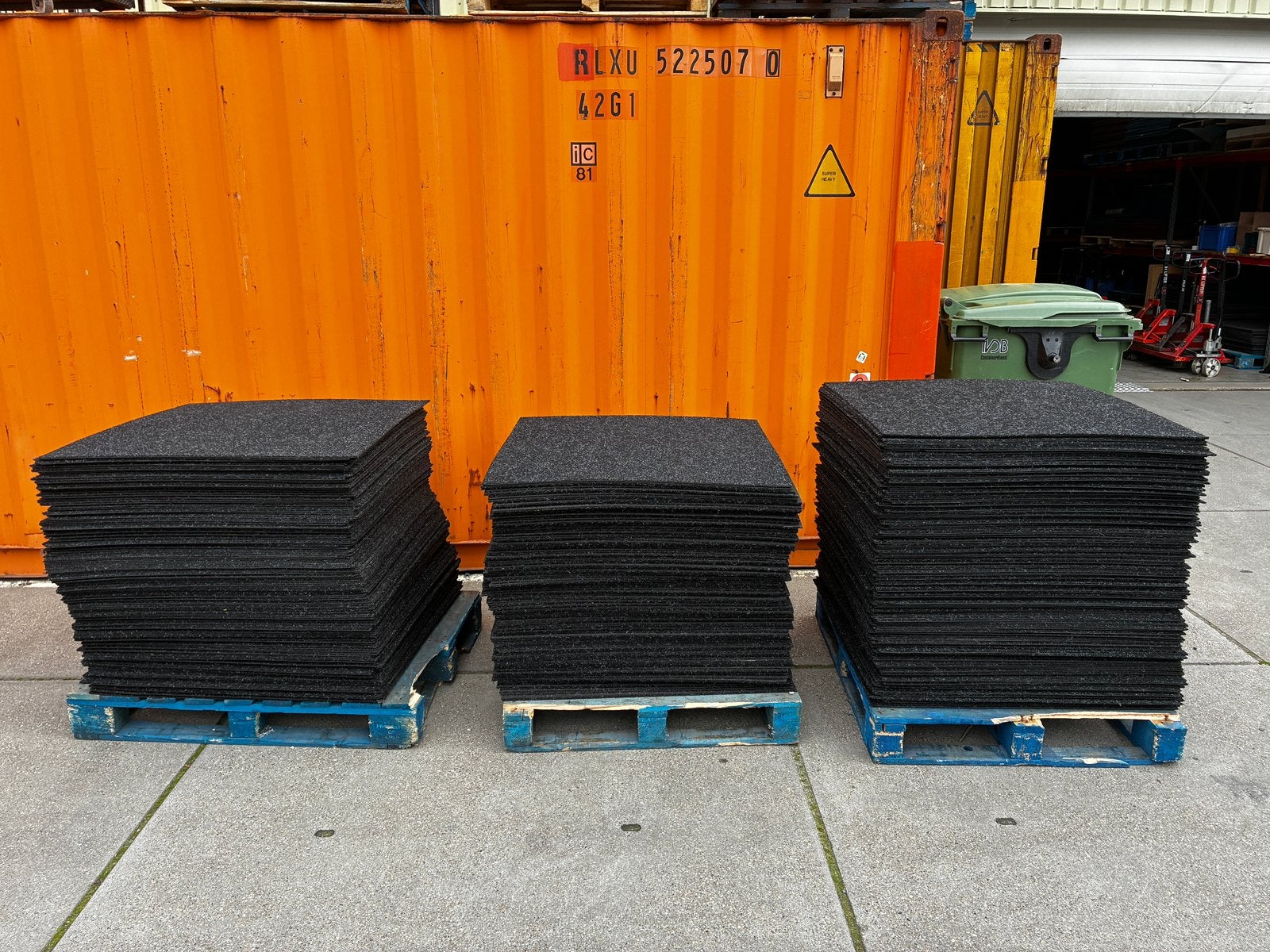 5000 stuks vloerbedekking , 6 kleuren, Ophalen, 75 m² of meer, Zo goed als nieuw, Tapijttegels