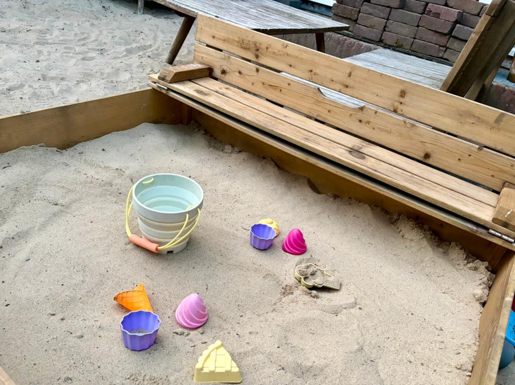 Afsluitbare zandbak met bankjes, Ophalen, Gebruikt