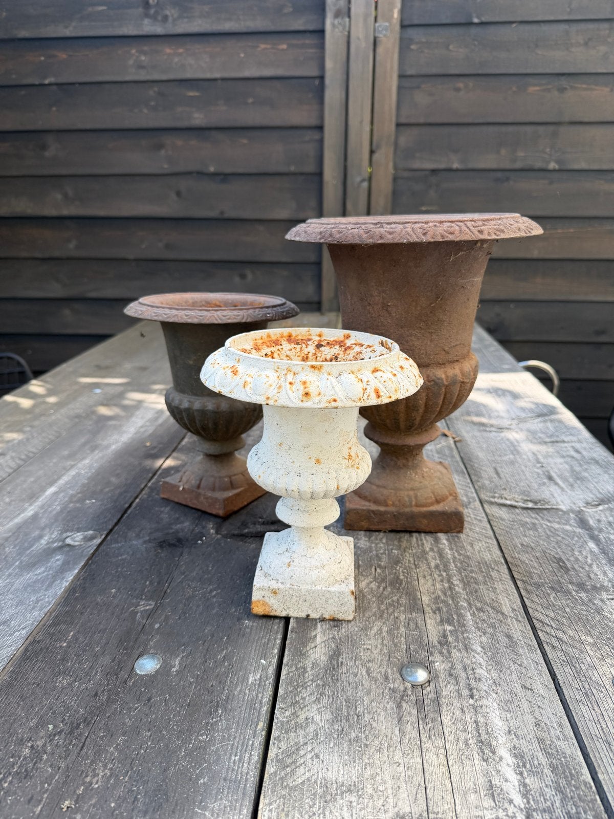 Set van 3 gietijzeren plantenbakken/urnen, Tuin en Terras, Ophalen, Gebruikt, Metaal, Minder dan 40 cm