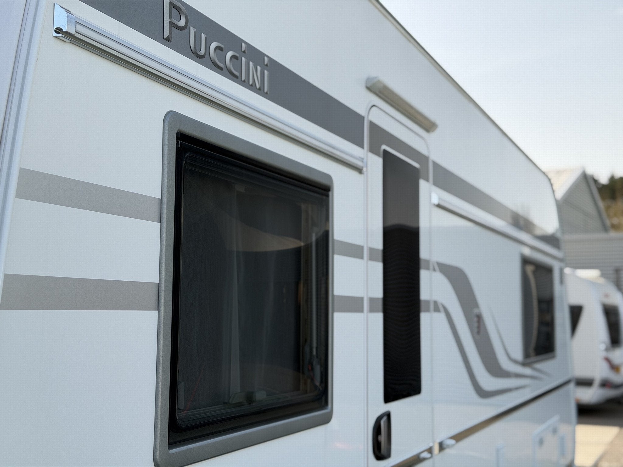 Tabbert PUCCINI 550 E 2.3 (bj 2024), Tabbert, 7 tot 8 meter, Bedrijf, Info@deklerkcaravans.nl