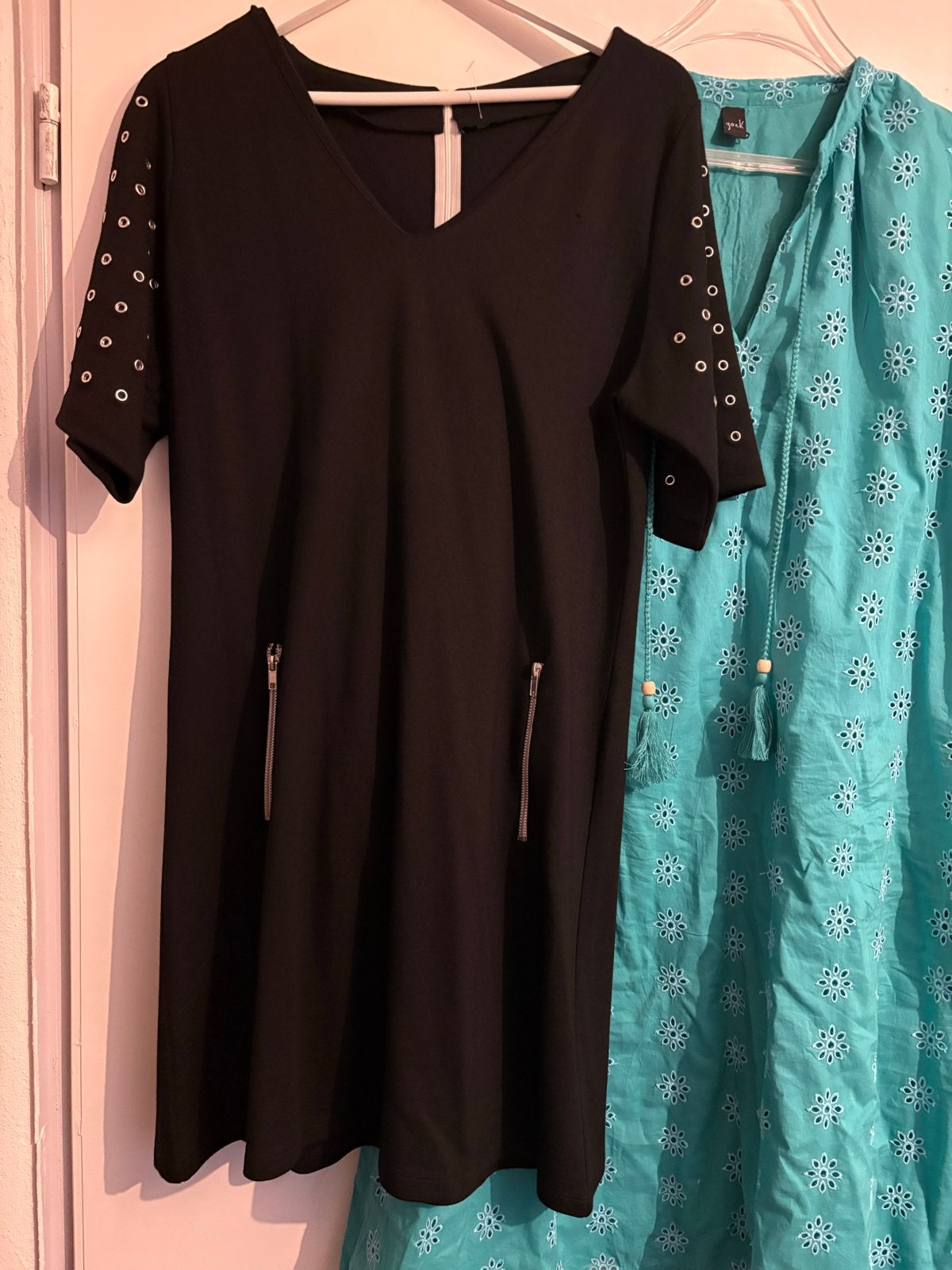 Yoek Zwarte Jurk met Ringen Maat M - Nieuw, Kleding | Dames, Grote Maten, Ophalen of Verzenden, Nieuw, Zwart, Blouse of Tuniek