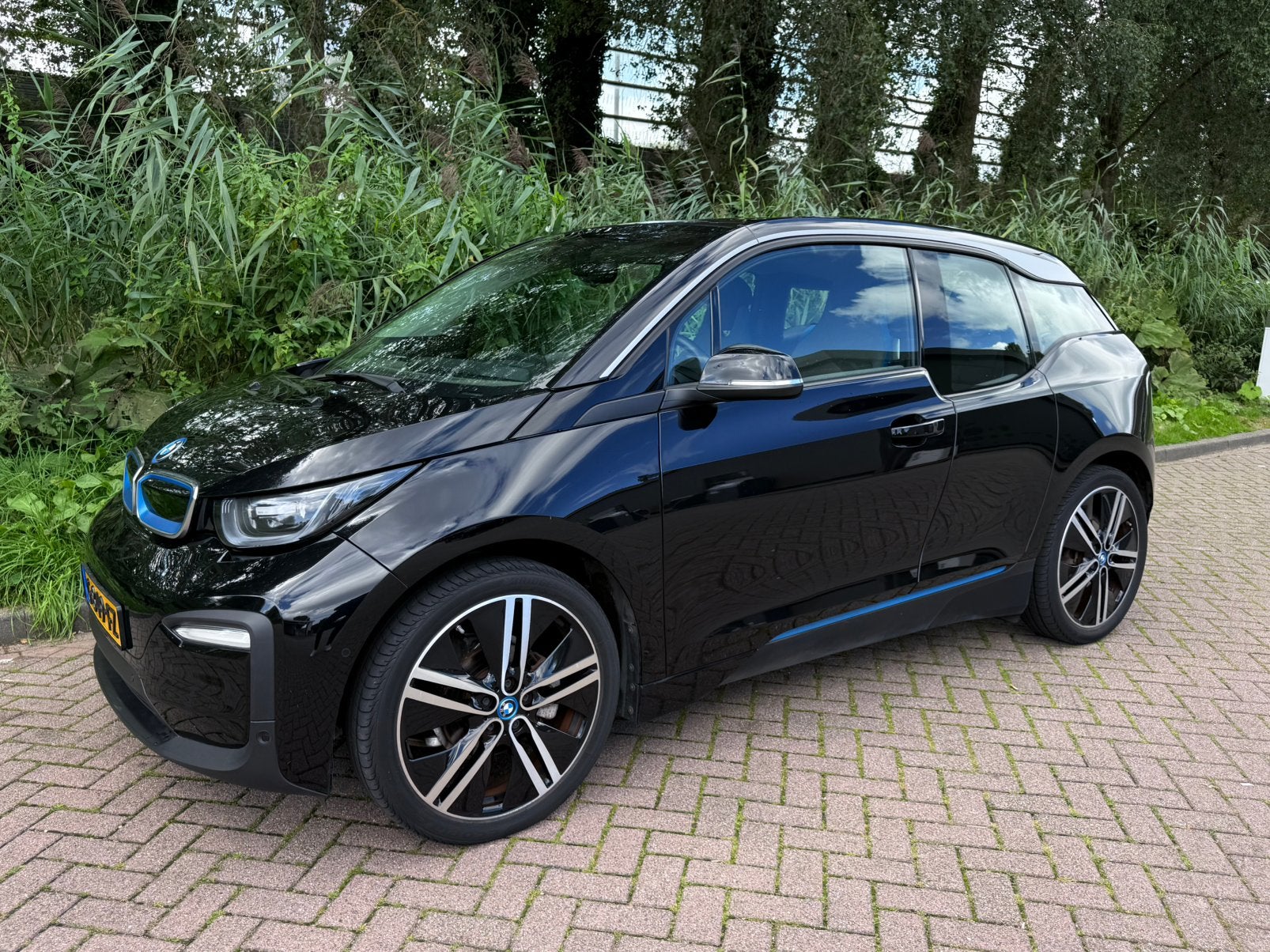 BMW i3 Executive Edition - Panorama Dak, HarmanKardon, 120ah, Automaat, 50 €/maand, 4 stoelen, Zwart