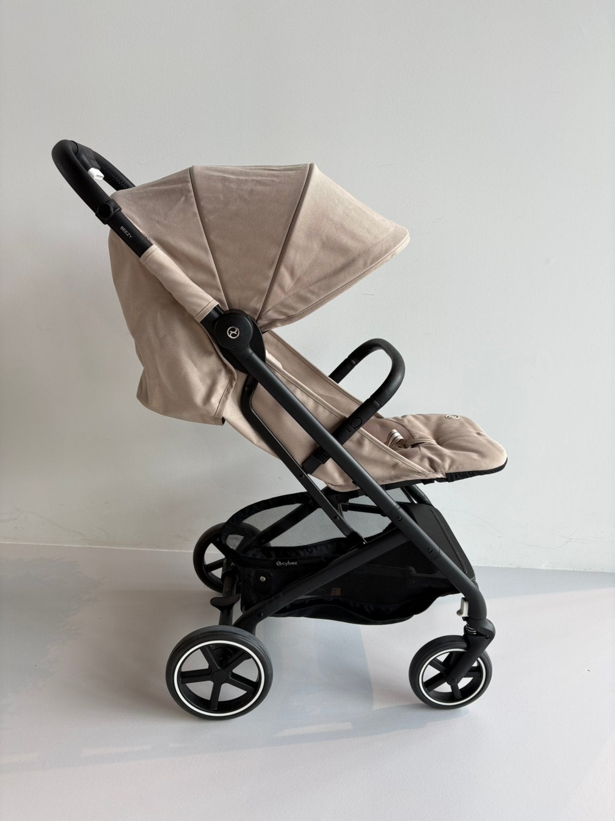 Cybex Beezy Buggy - Black Frame - Almond Beige, Ophalen of Verzenden, Zo goed als nieuw