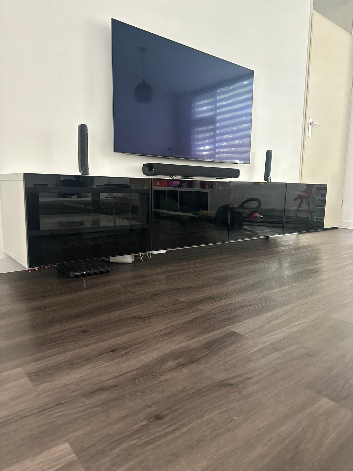 TV-kast / TV-meubel voor aan de muur glazen duren