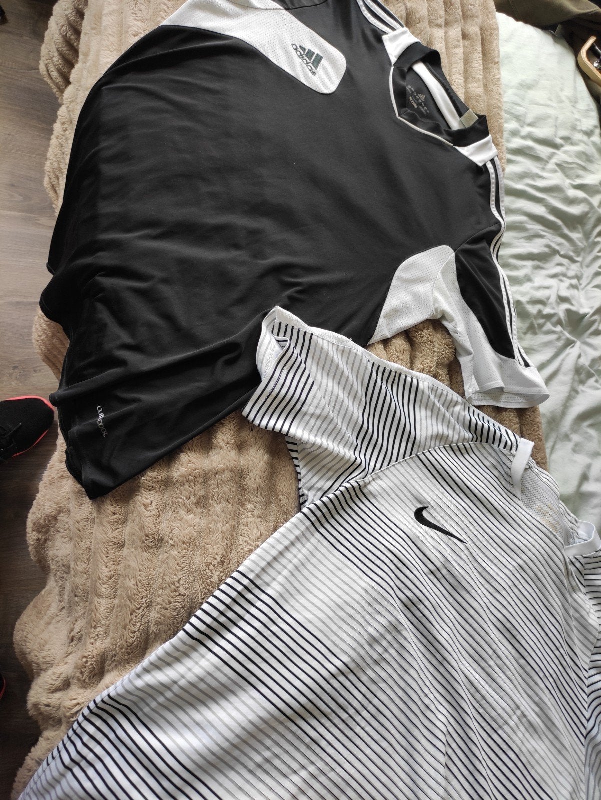 2x dry fit shirts Nike en Adidas ruime L, Kleding | Heren, Heren-kledingpakketten, Ophalen of Verzenden, Maat 52/54 (L)