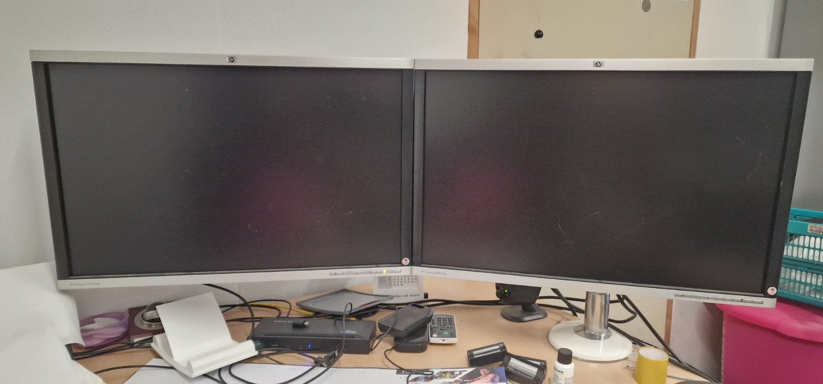 Humanscale M8 dubbele monitor arm met 2 HP 24 inch monitoren, Full HD, DVI, 60 Hz of minder, Ophalen