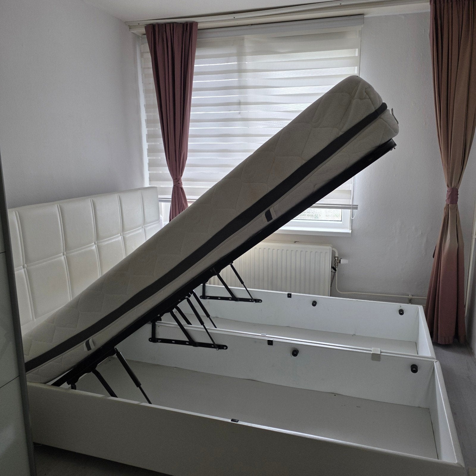 Bed wit, Huis en Inrichting, Slaapkamer | Bedden, Ophalen, 90 cm, Eenpersoons, Wit