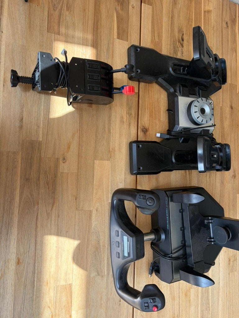 Logitech Flight Sim Setje (Pedalen + Yolk + Throttle), Ophalen of Verzenden, Zo goed als nieuw, Logitech