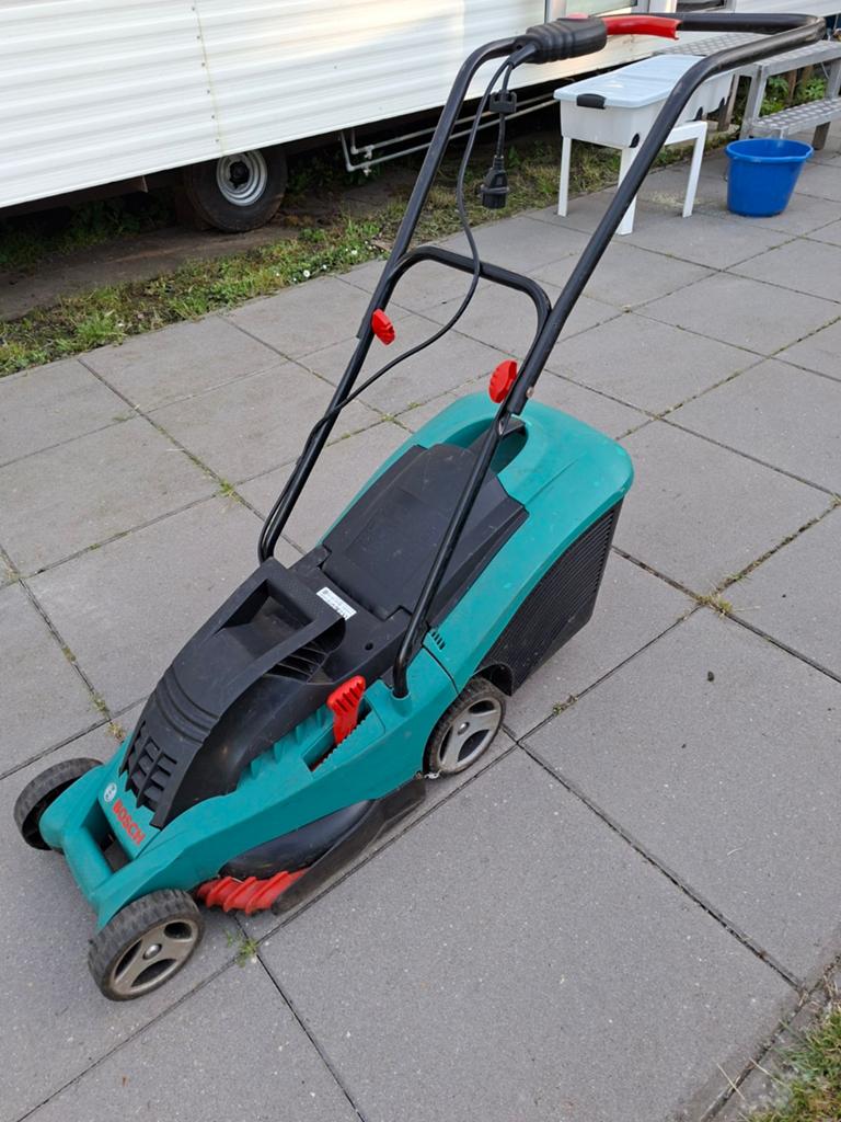 Bosch Rotak 37 Elektrische Grasmaaier - 1400W, Cirkelmaaier, Gebruikt, Elektrische grasmaaier, Ophalen of Verzenden
