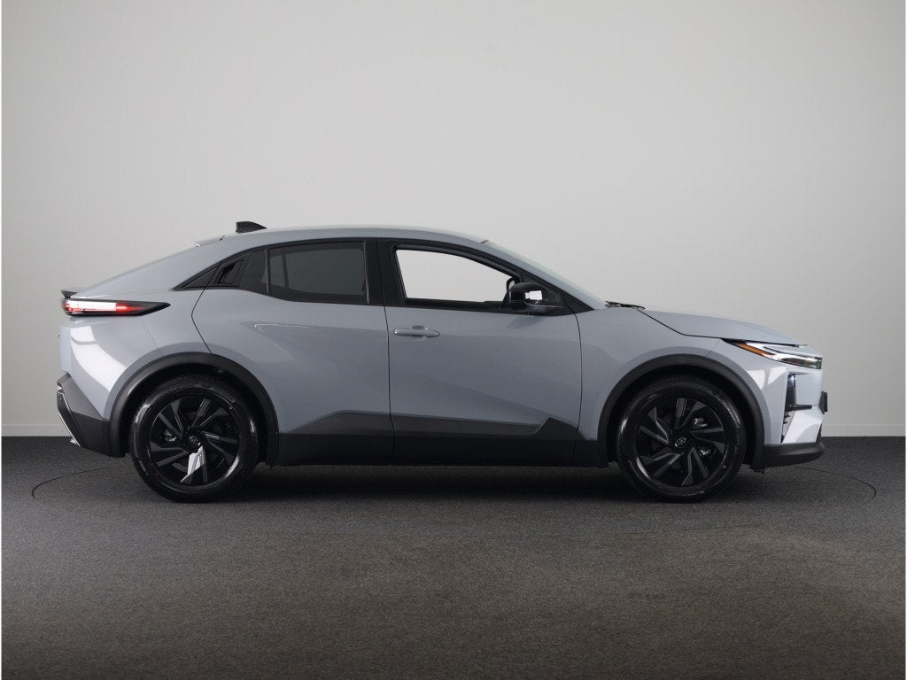 Toyota C-HR+ First Edition 77 kWh *DEMO* | Apple Carplay & A, 12 maanden, Stof, 227 pk, Origineel Nederlands