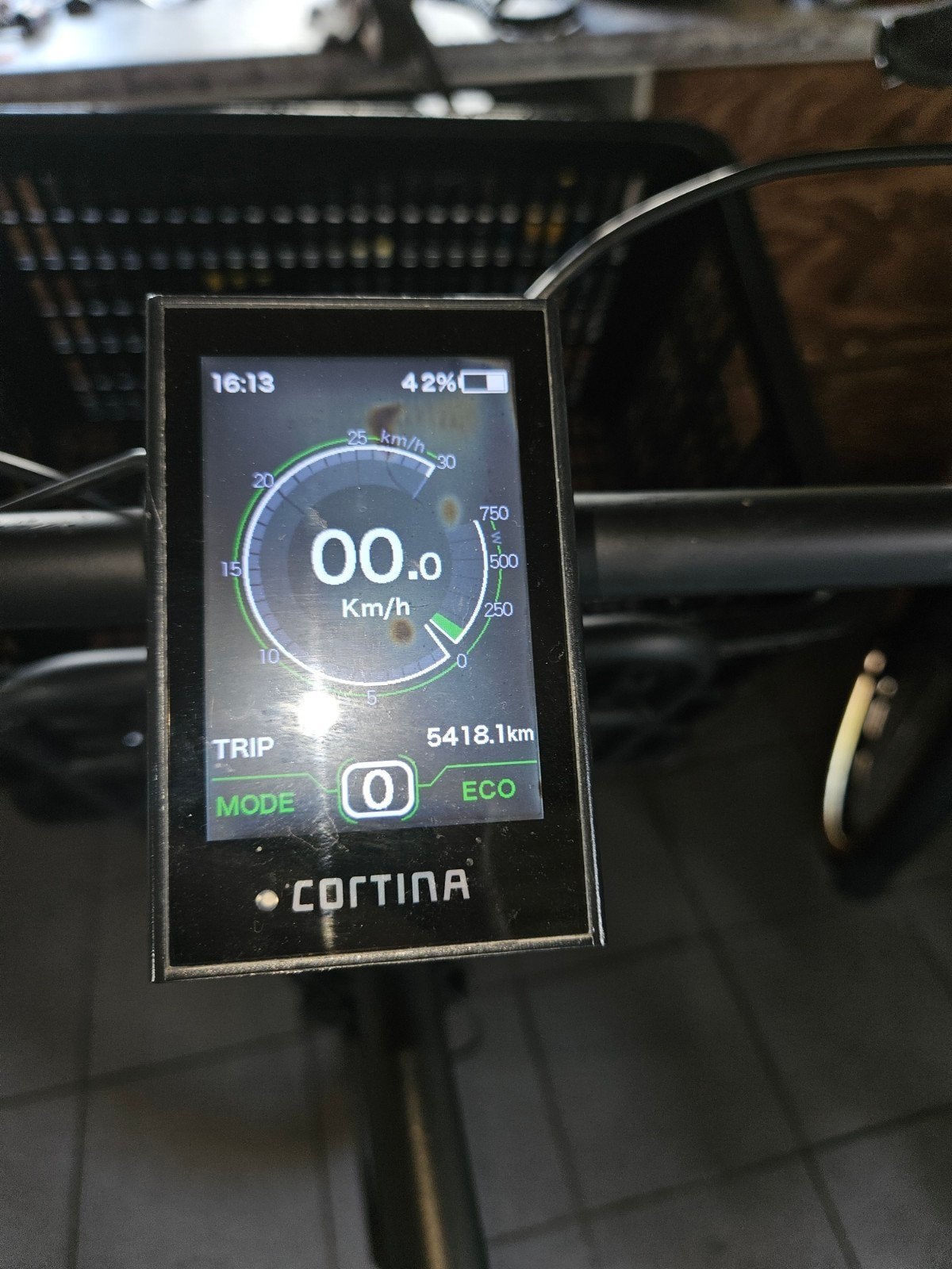 Foto 11 van Cortina U4 E-bike 61cm met Bafang M420 motor - Opknapper