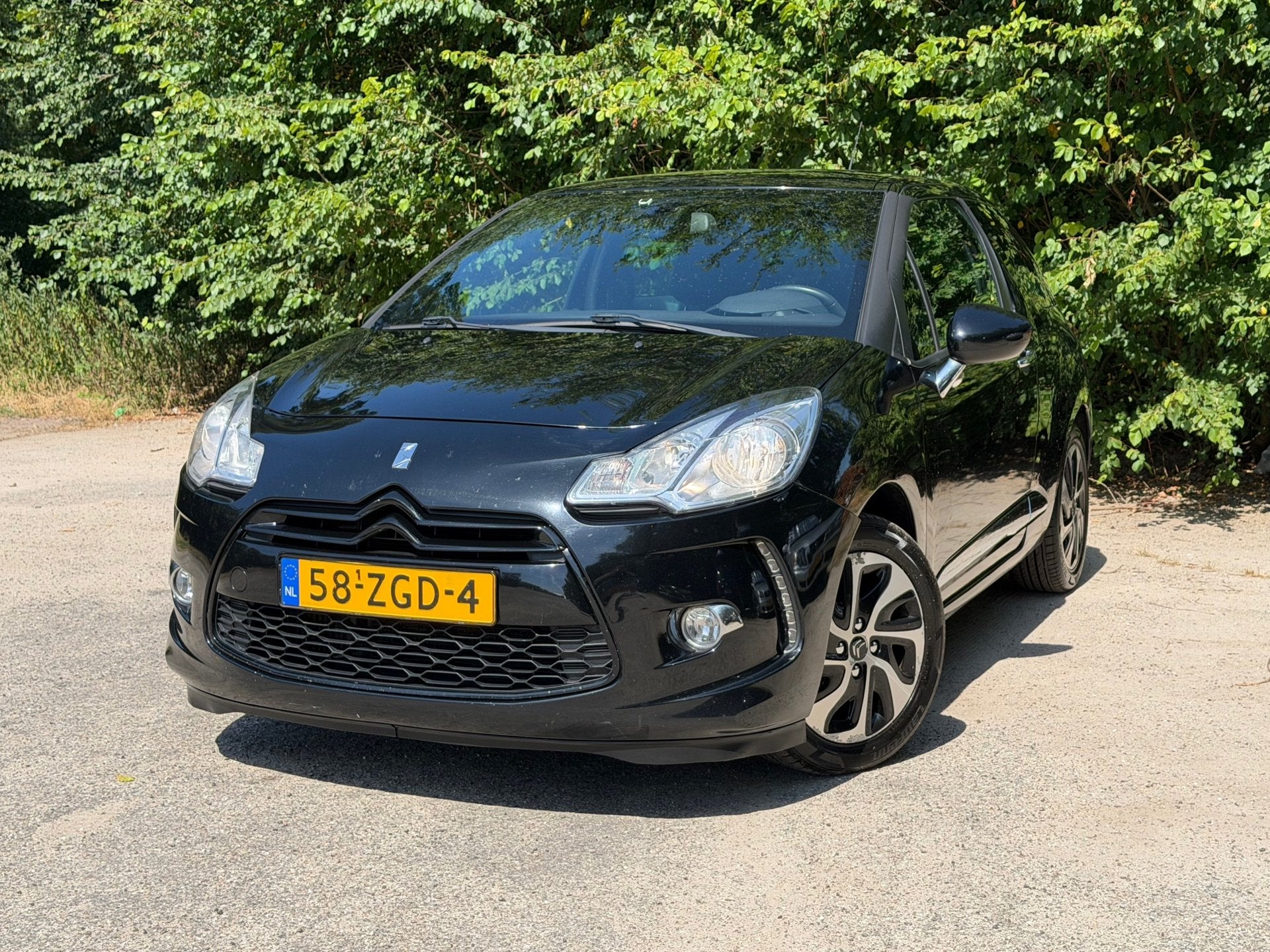 Citroen DS3 1.6 e-HDi So Chic | Cruise + Clima Nu € 3.975,, Auto's, Voorwielaandrijving, Euro 5, Gebruikt, Zwart
