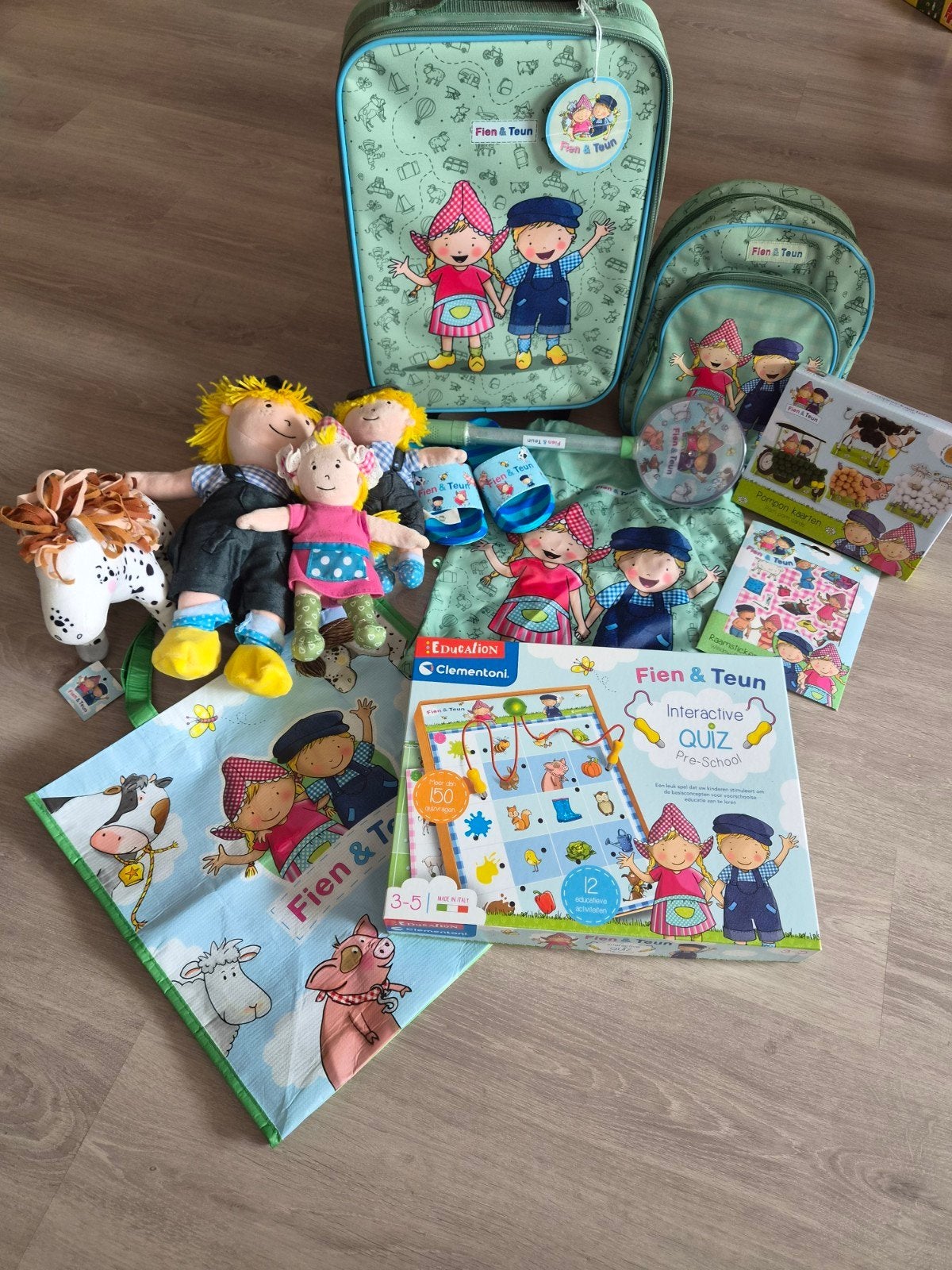 Groot Fien en Teun pakket: kleding, knuffels, spellen, Ophalen, Zo goed als nieuw, Jongen of Meisje