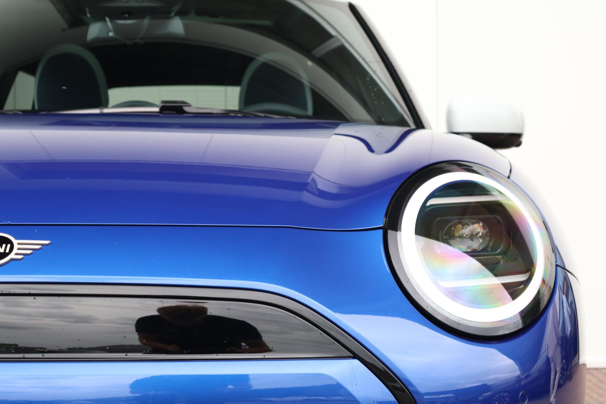MINI 3-Deurs Cooper E Favoured L 40.7 kWh | SoH 100% | Panor, Auto's, 300 km, 41 kWh, Met garantie (alle), Origineel Nederlands
