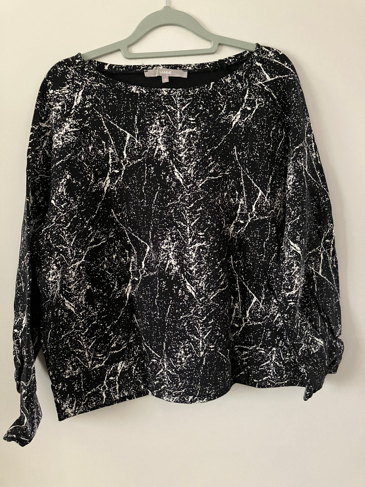 Zwart-creme bewerkt sweater/Sanne-L, Kleding | Dames, Ophalen of Verzenden, Zo goed als nieuw, Maat 42/44 (L), Zwart