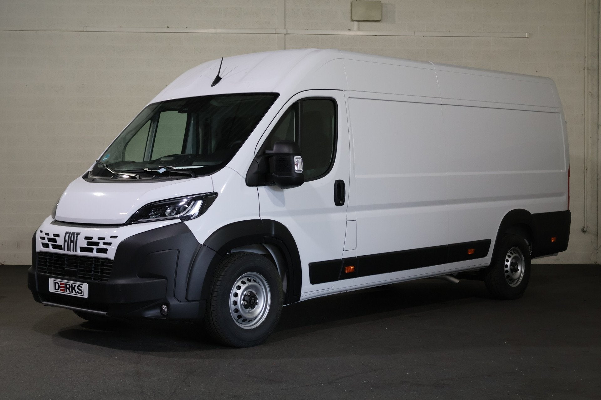 Fiat Ducato 2.0 MJ L4 H2 180pk Automaat Airco Navigatie Came, Auto's, Gebruikt, 4 cilinders, Bedrijf, Multifunctioneel stuurwiel