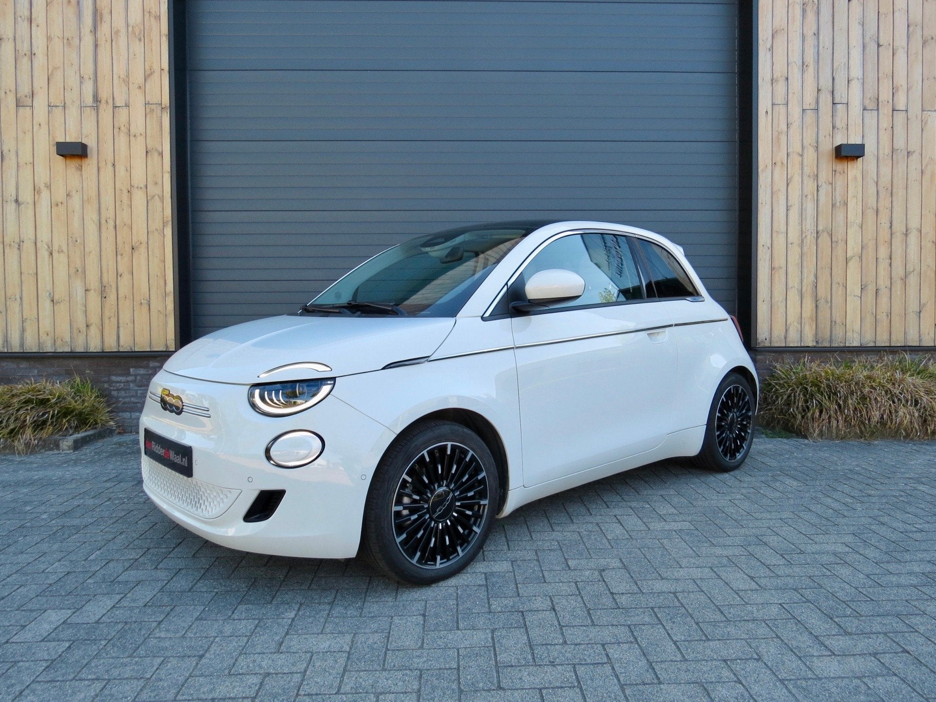 Fiat 500 3+1 La Prima By Bocelli 42 kWh *Pano *Carplay *Jbl, Auto's, Automatische klimaatregeling, Gebruikt, 4 stoelen, Wit