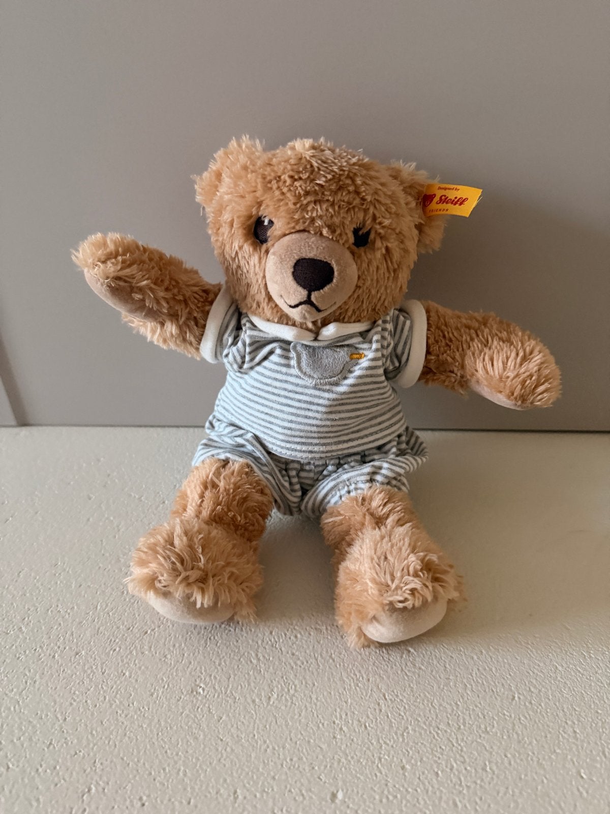Steiff Teddybeer met gestreepte kleding - Zo goed als nieuw, Beer, Ophalen of Verzenden, Zo goed als nieuw, Middelgroot (20 tot 80 cm)