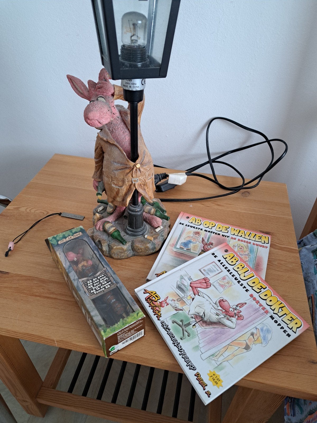 Set/verzameling van Ab Normaal, lamp, 2 moppenboekjes en een, Ophalen of Verzenden, Zo goed als nieuw, Overige typen