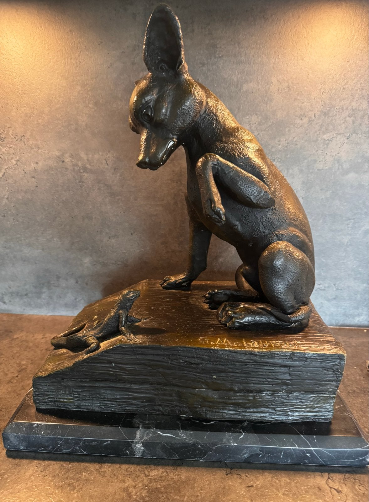 Bronzen beeld Chihuahua en hagedis, gesigneerd G.M. Laurent, Antiek en Kunst, Kunst | Beelden en Houtsnijwerken, Ophalen, Beeld