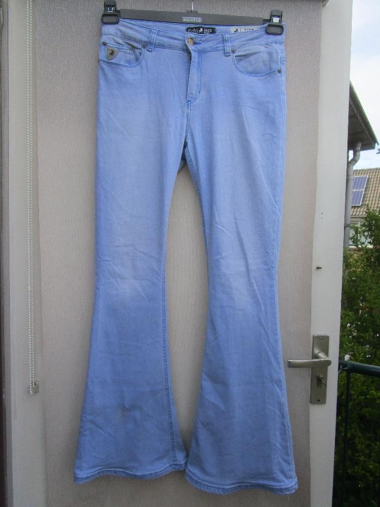 Spijkerbroek LOIS mt  38  uitlopende pijpen lichtblauw, W30 - W32 (confectie 38/40), LOIS, Gedragen, Verzenden