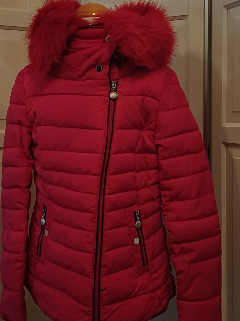 Winterjas Rood met "bont "kraag Nieuw 36 38 ( Jool ), Kleding | Dames, Verzenden, Nieuw, Maat 36 (S), Rood