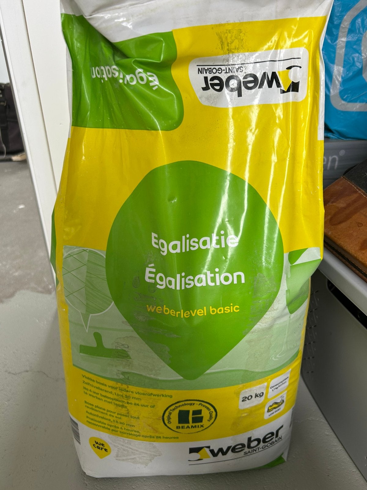 Weber - egalisatiemortel - stofarm - zelfnivellerend - grijs, Doe-het-zelf en Verbouw, Ophalen, Zo goed als nieuw, Beton
