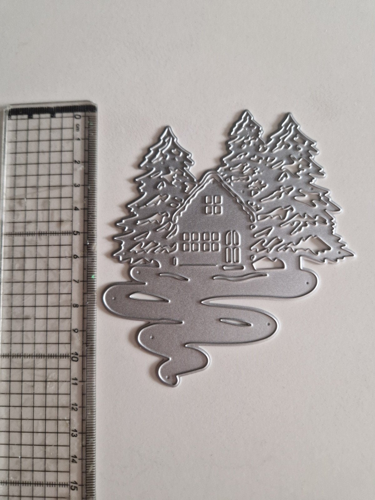 Snijmal huisje met bomen - Knutselmateriaal, Ophalen of Verzenden