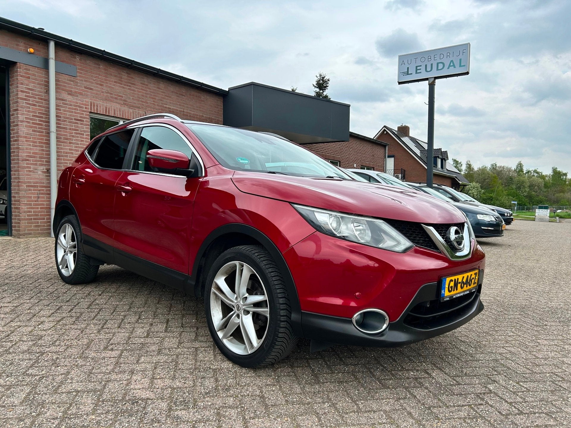 Nissan Qashqai 1.6 Connect Edition // Camera’s // Panorama, Voorwielaandrijving, 1618 cc, Gebruikt, Euro 6