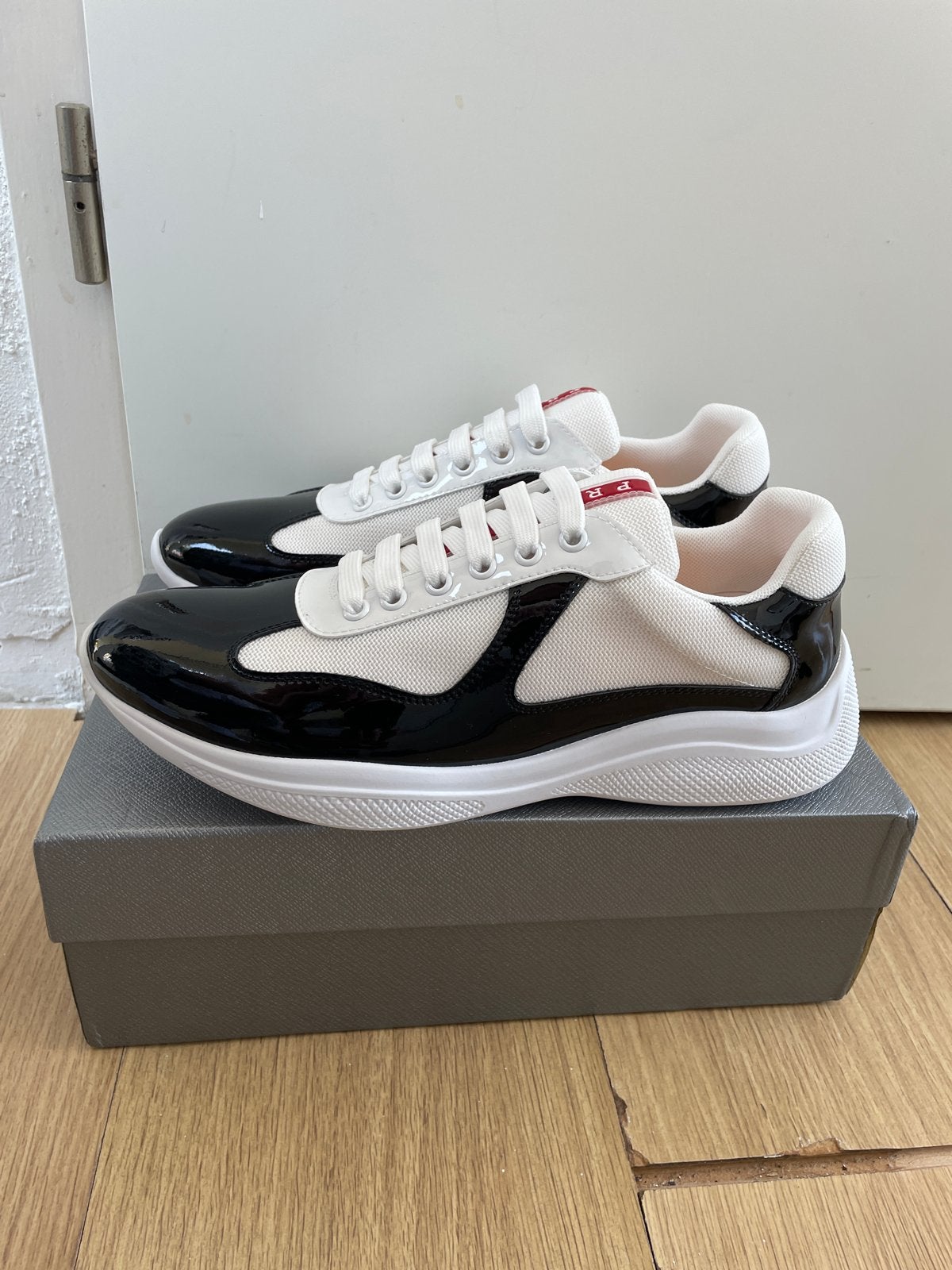 Prada Sneakers Zwart/Wit - Maat 42, Kleding | Heren, Schoenen, Zwart, Ophalen of Verzenden, Sneakers of Gympen, Zo goed als nieuw
