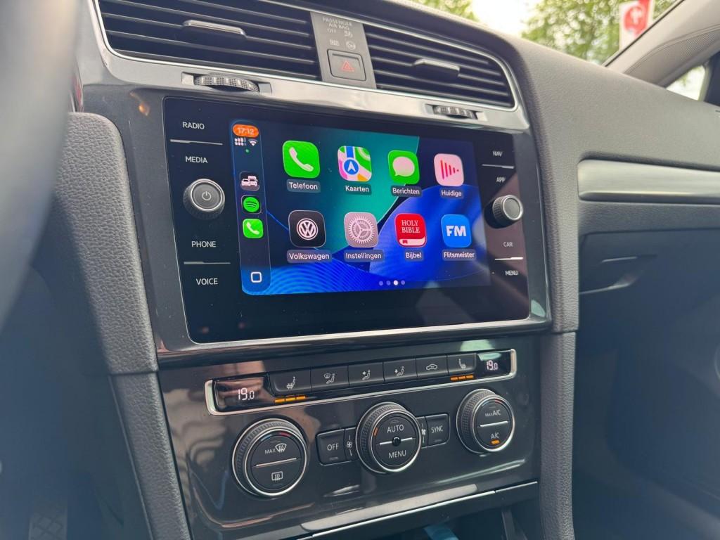 Volkswagen GOLF 1.5 TSI R-line Trekhaak Camera Massage Carpl, Voorwielaandrijving, 4 cilinders, Zwart, Bedrijf