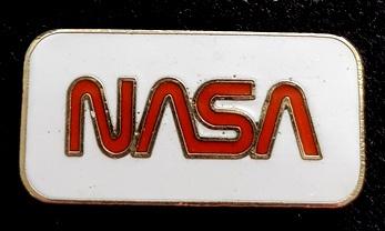 N A S A pin-wit emaille, Verzenden, Nieuw, Transport, Speldje of Pin
