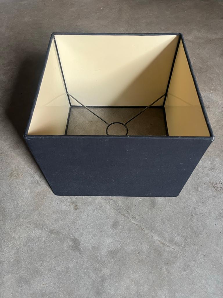 Zwarte vierkante lampenkap, 25x25 cm, 22 cm hoog, Huis en Inrichting, Lampen | Lampenkappen, Ophalen of Verzenden, Zo goed als nieuw