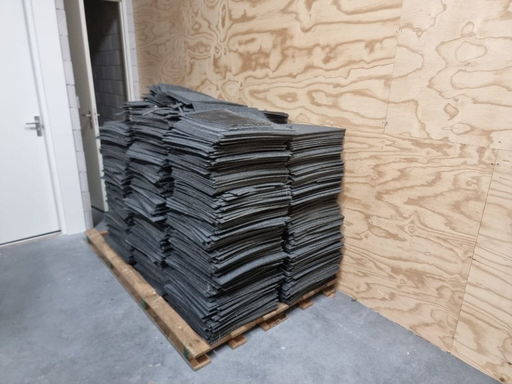 325 m² Antraciete Tapijttegels, Ophalen, 75 m² of meer, Zo goed als nieuw, Anthonie Fokkerstraat 15, Barneveld