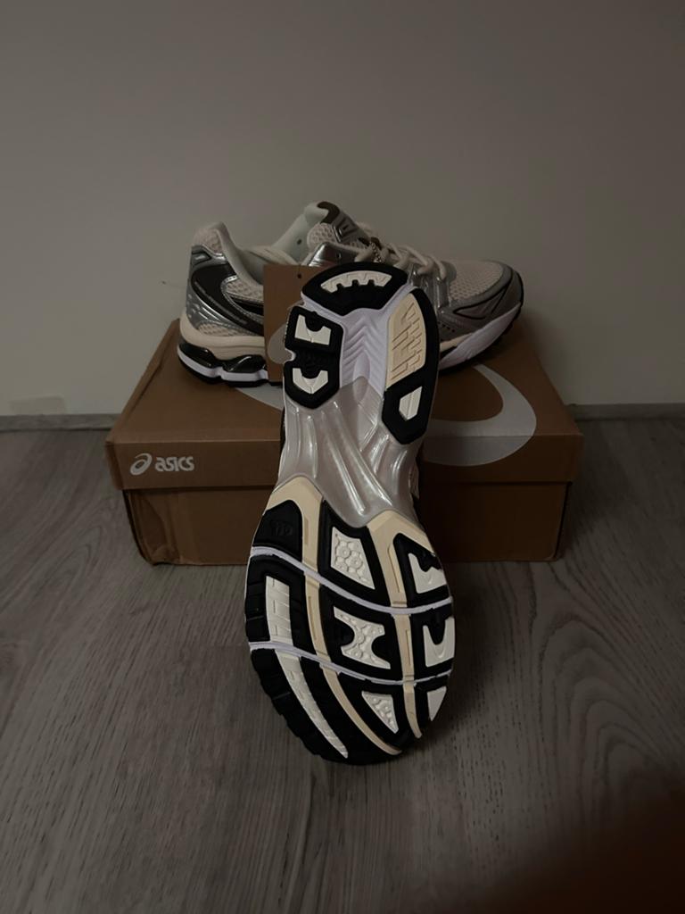 ASICS Gel-Kayano 14 Sneakers - Maat 42,5, Ophalen of Verzenden, Nieuw, Wit, Sneakers of Gympen