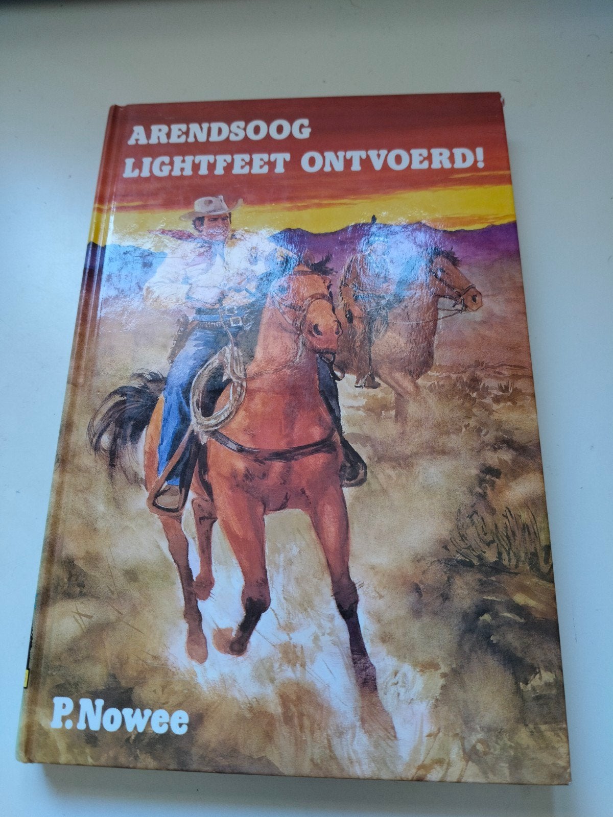 Arendsoog Lightfeet Ontvoerd! Deel 62 - P Nowee, Boeken, Ophalen of Verzenden, Zo goed als nieuw
