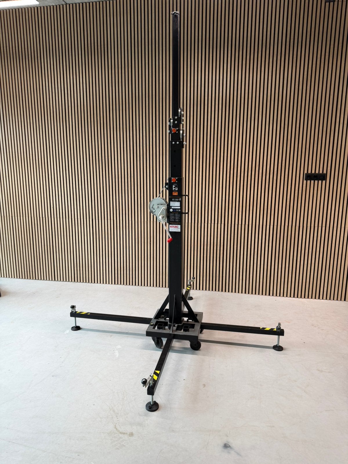 Mammoth Stands MT-200 Bouwlift - 6.40m hefhoogte, Ophalen, Gebruikt, Bouwlift