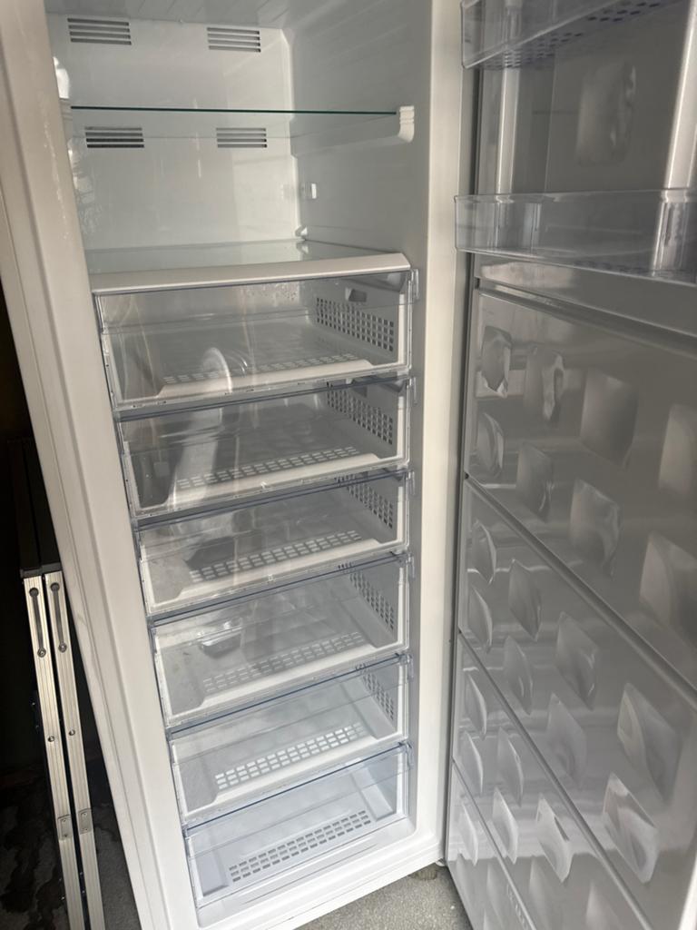 Beko RFNE448E55W vrieskast / vriezer, Witgoed en Apparatuur, Vriezers en Diepvrieskisten, 160 cm of meer, Zo goed als nieuw, Ophalen