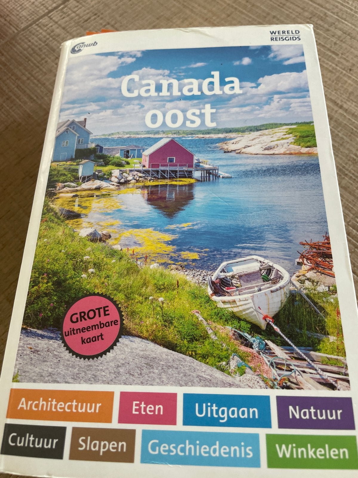 ANWB Wereld Reisgids Canada Oost met uitneembare kaart, Ophalen, Zo goed als nieuw, Reisgids of -boek, Noord-Amerika