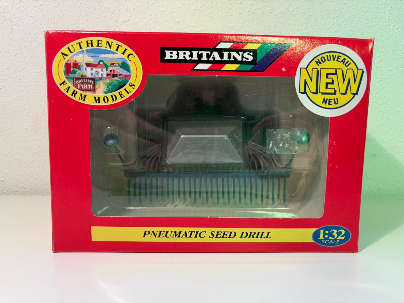 Britains pneumatische zaaimachine schaal 1:32 (09595), Ophalen of Verzenden, Zo goed als nieuw, Tractor of Landbouw, Britains