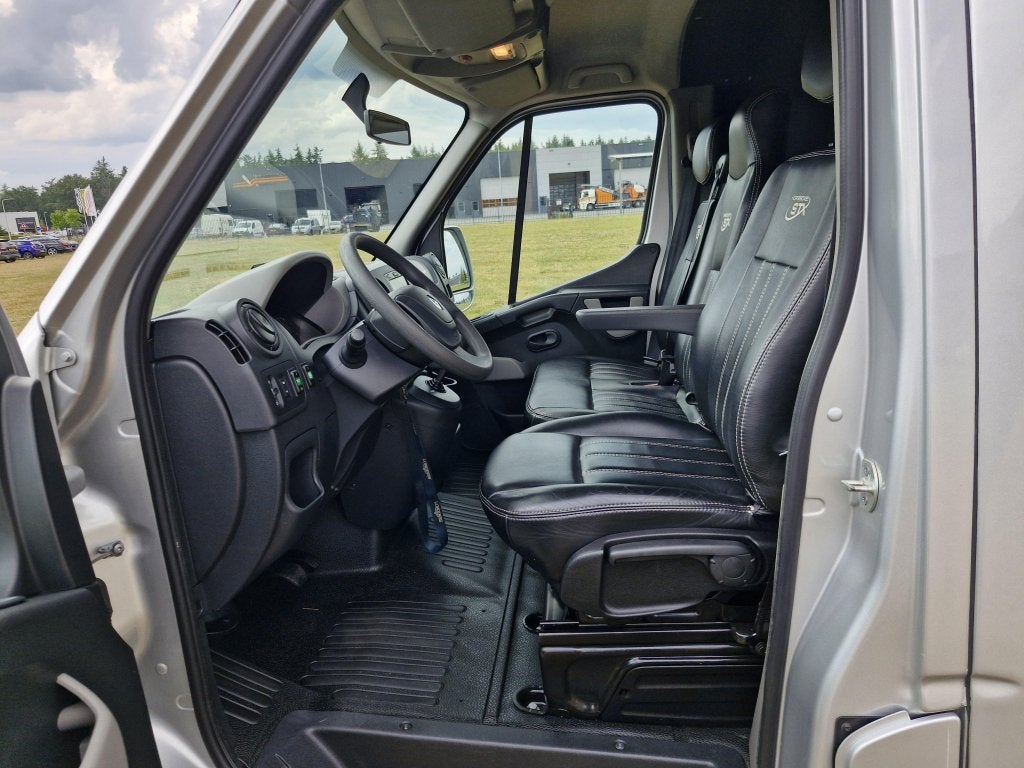 Foto 16 van Renault Master STX hengstuitvoering 2017 automaat vernieuwd!
